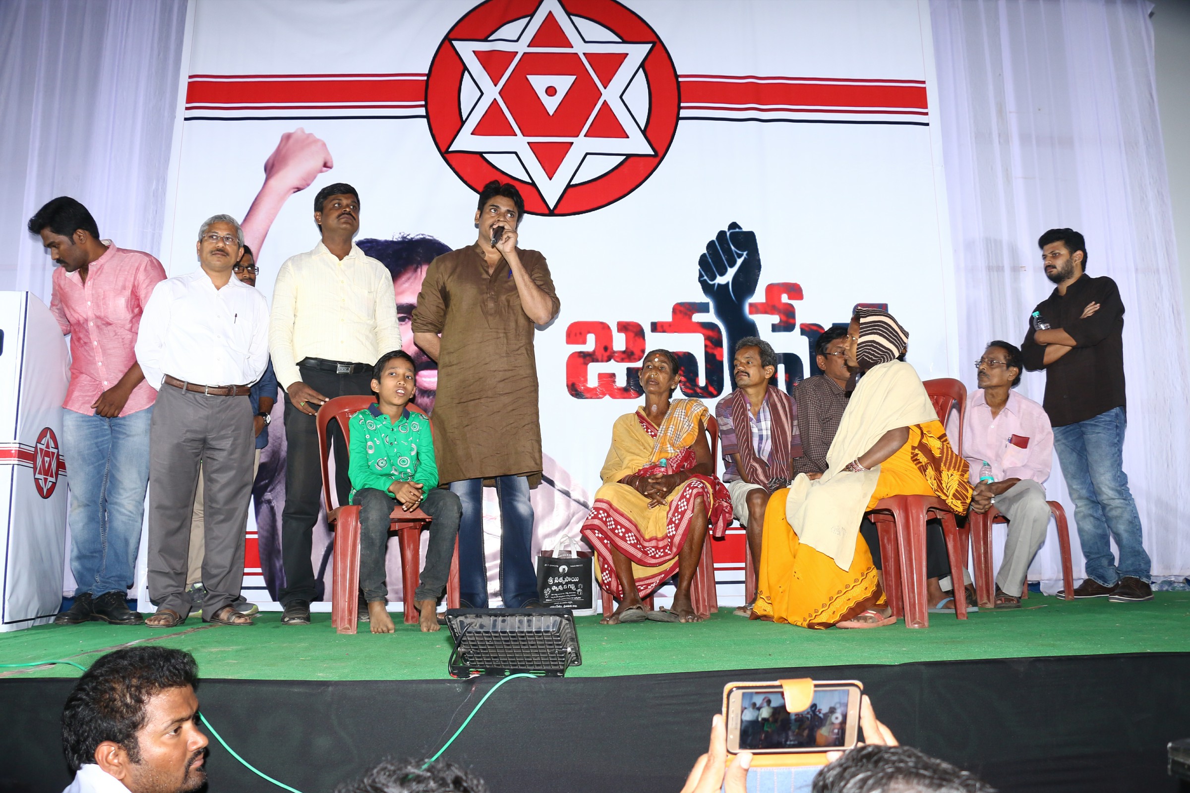 Pawan Kalyan Set A Leadership Example Through Humility | Uddanam Issue