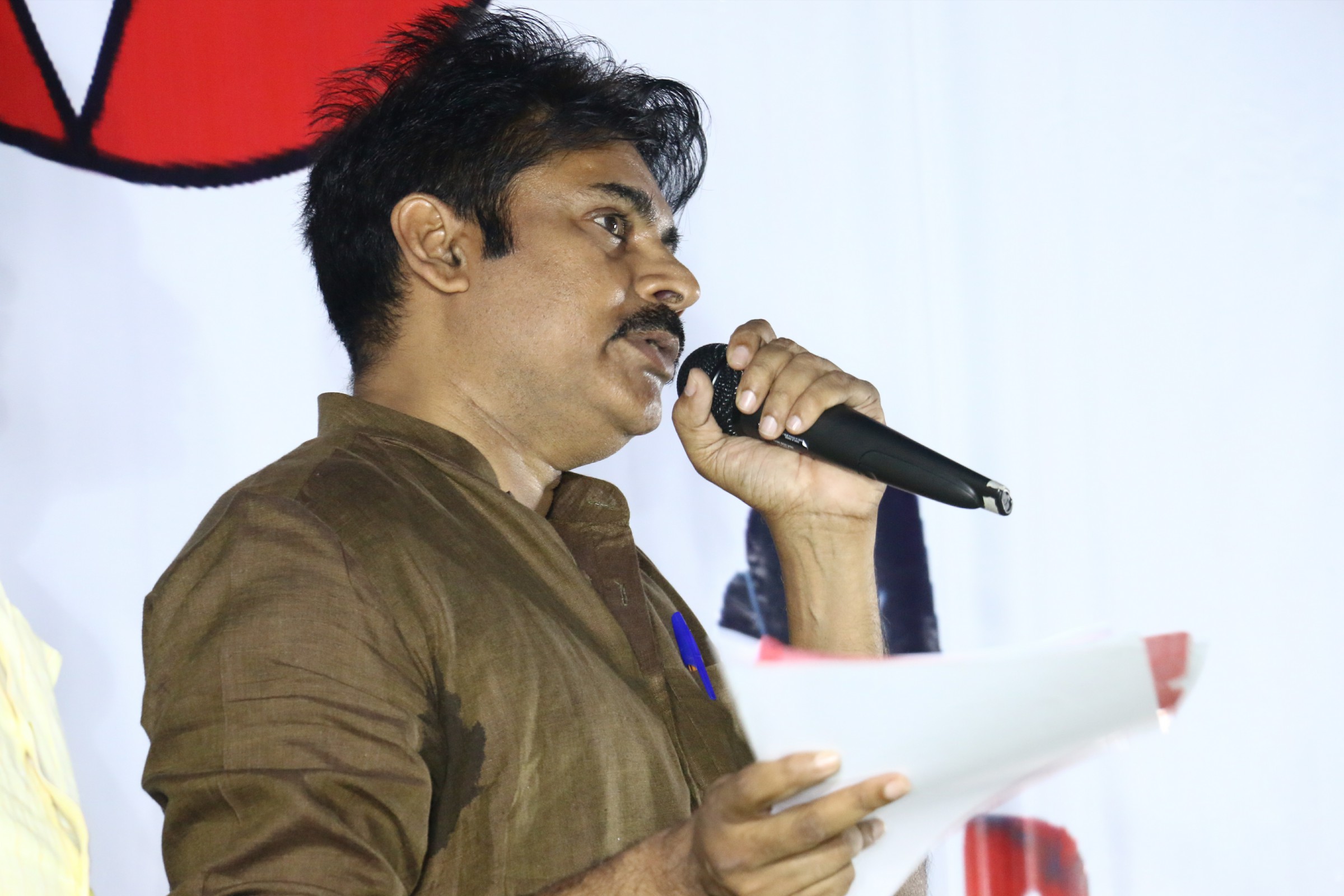 Pawan Kalyan Set A Leadership Example Through Humility | Uddanam Issue
