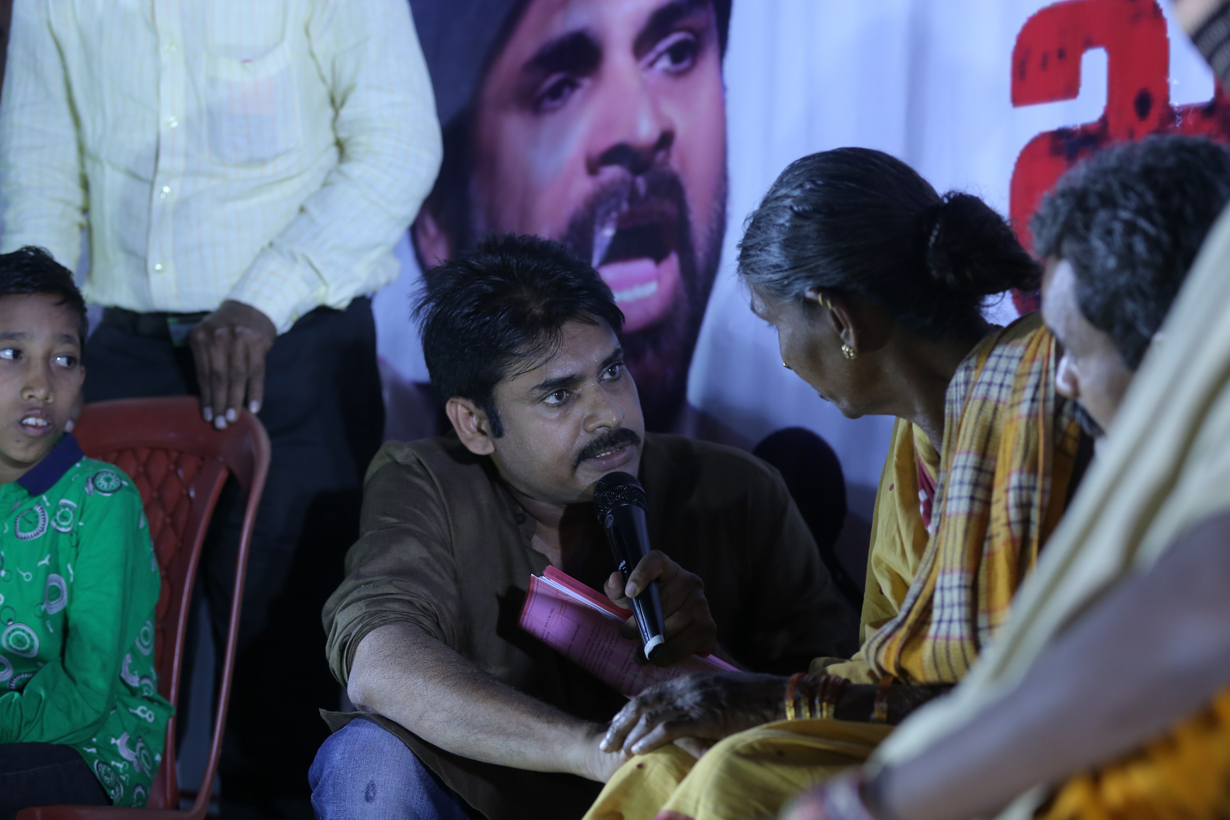 Pawan Kalyan Set A Leadership Example Through Humility | Uddanam Issue