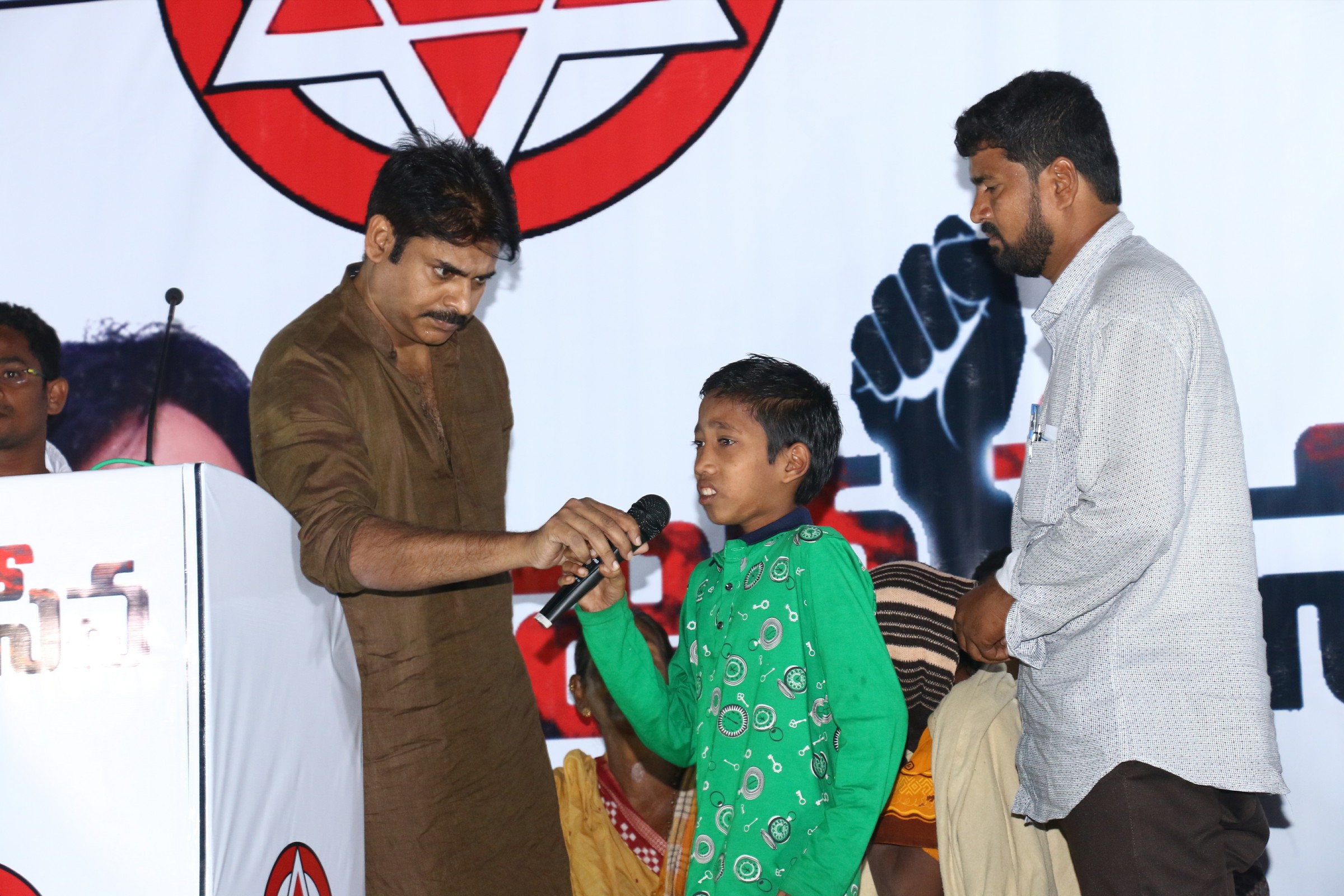 Pawan Kalyan Set A Leadership Example Through Humility | Uddanam Issue