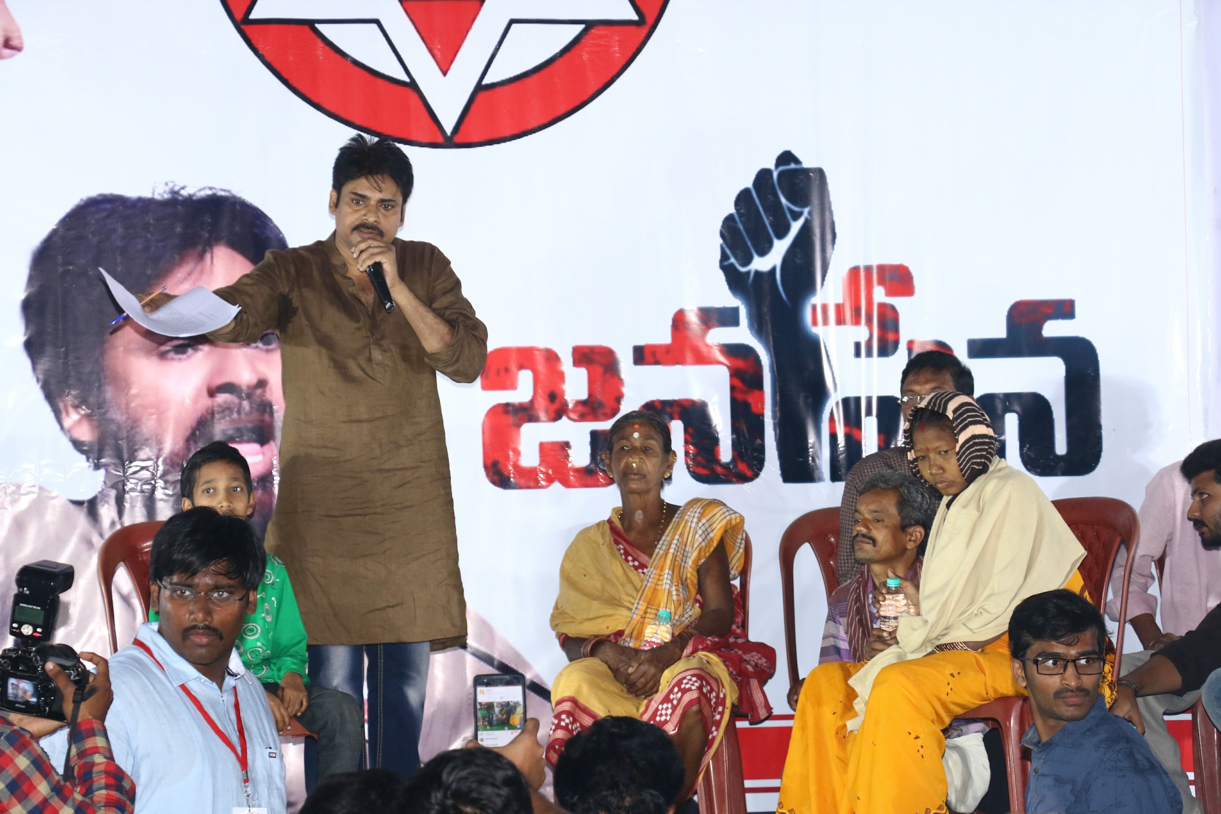 Pawan Kalyan Set A Leadership Example Through Humility | Uddanam Issue